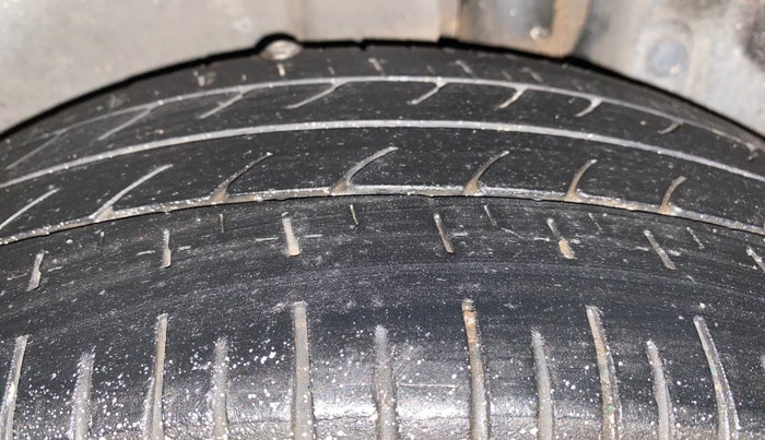 2014 Maruti Ertiga VXI, Petrol, Manual, 85,713 km, Left Rear Tyre Tread