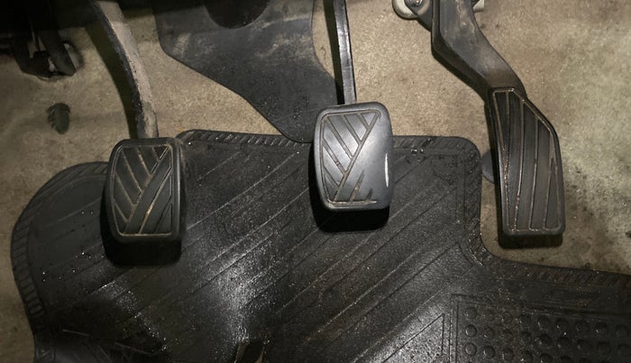 2014 Maruti Ertiga VXI, Petrol, Manual, 85,713 km, Pedals