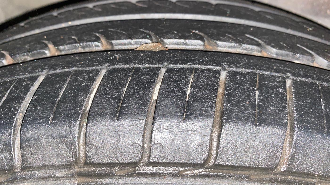 2014 Maruti Ertiga VXI, Petrol, Manual, 85,759 km, Right Rear Tyre Tread