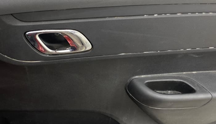 2019 Renault Kwid RXT 1.0 AMT (O), Petrol, Automatic, 66,143 km, Driver Side Door Panels Control