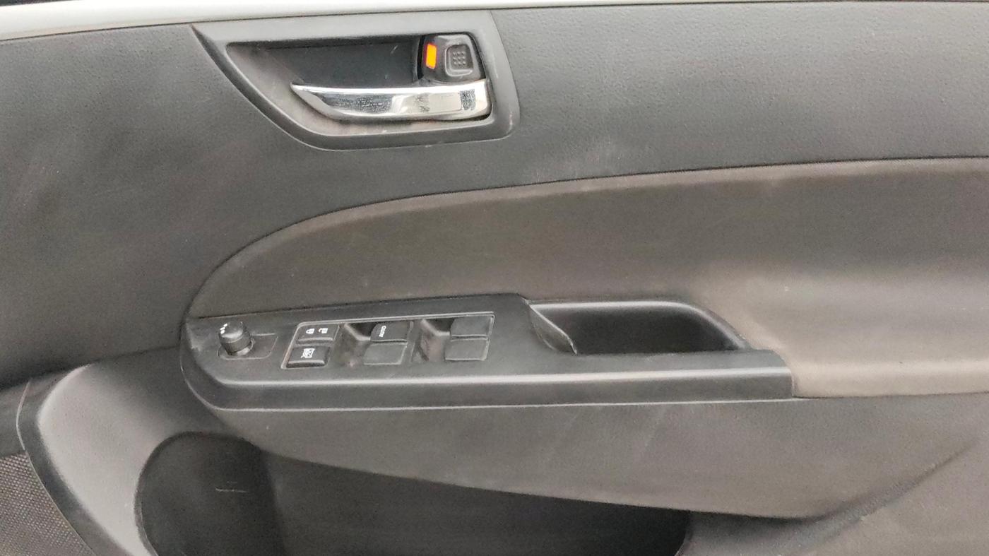 2013 Maruti Swift VXI, Petrol, Manual, 21,231 km, Driver Side Door Panels Control