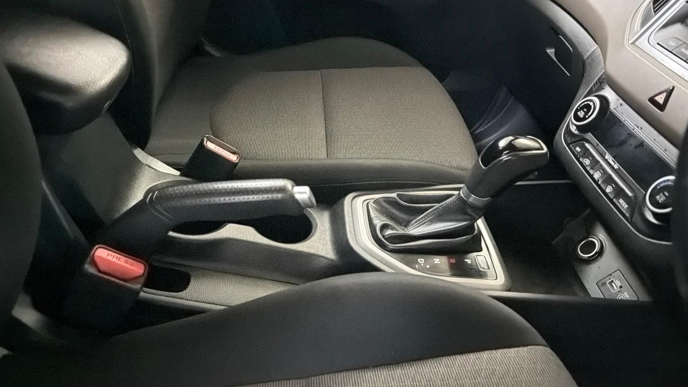 2017 Hyundai Creta SX PLUS AT 1.6 PETROL, Petrol, Automatic, 57,638 km, Gear Lever