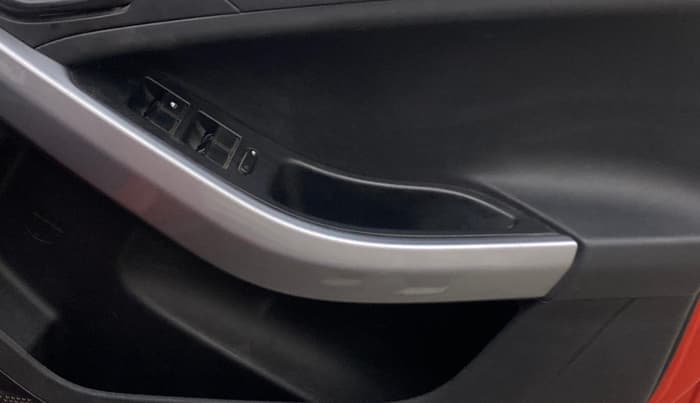 2021 Tata NEXON XMA SUNROOF DIESEL, Diesel, Automatic, 1,09,366 km, Driver Side Door Panels Control