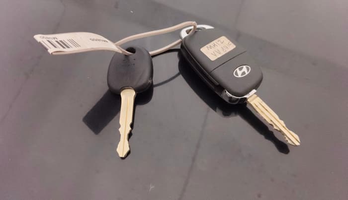 2023 Hyundai VENUE S (O) 1.0 Turbo Petrol DCT, Petrol, Automatic, 18,221 km, Key Close Up