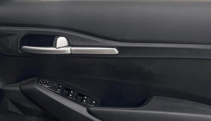 2022 KIA SELTOS HTK 1.5 DIESEL, Diesel, Manual, 1,23,910 km, Driver Side Door Panels Control