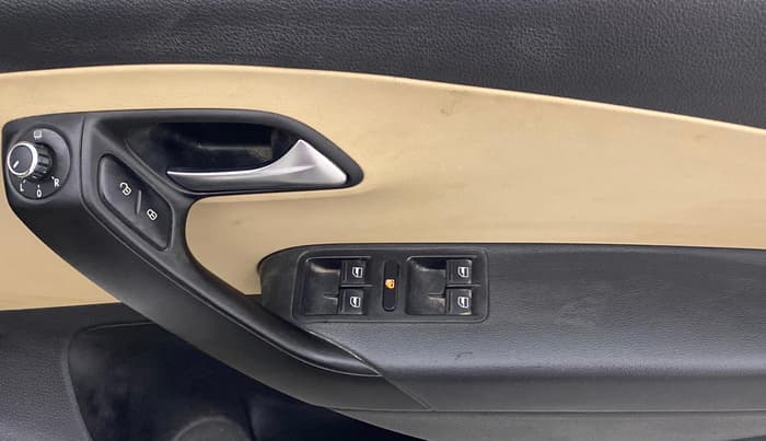 2017 Volkswagen Polo HIGHLINE1.2L, Petrol, Manual, 55,148 km, Driver Side Door Panels Control