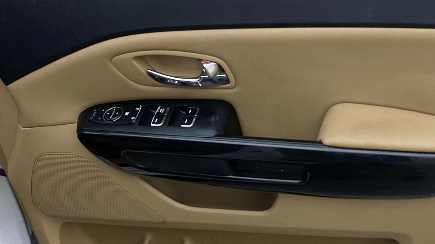 2020 KIA CARNIVAL PRESTIGE 2.2 7 STR, Diesel, Automatic, 1,21,694 km, Driver Side Door Panels Control