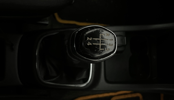2018 Renault Kwid RXT 1.0 (O), Petrol, Manual, 36,941 km, Gear Lever