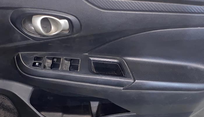 2018 Datsun Go T(O), Petrol, Manual, 77,350 km, Driver Side Door Panels Control
