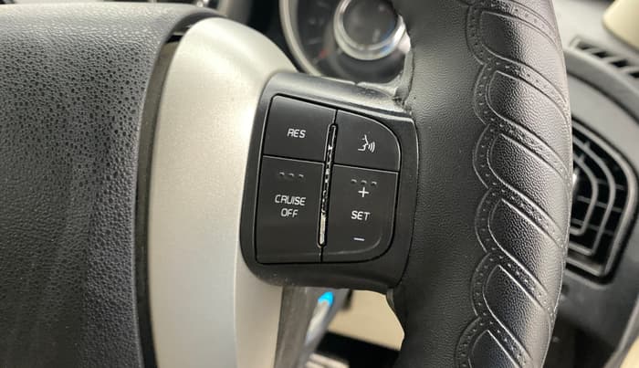 2016 Mahindra XUV500 W10 AT, Diesel, Automatic, 67,801 km, Adaptive Cruise Control