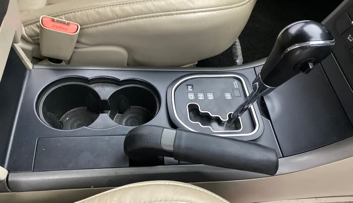 2016 Mahindra XUV500 W10 AT, Diesel, Automatic, 67,801 km, Gear Lever