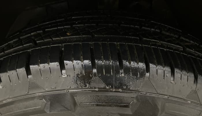 2016 Mahindra XUV500 W10 AT, Diesel, Automatic, 67,801 km, Left Front Tyre Tread