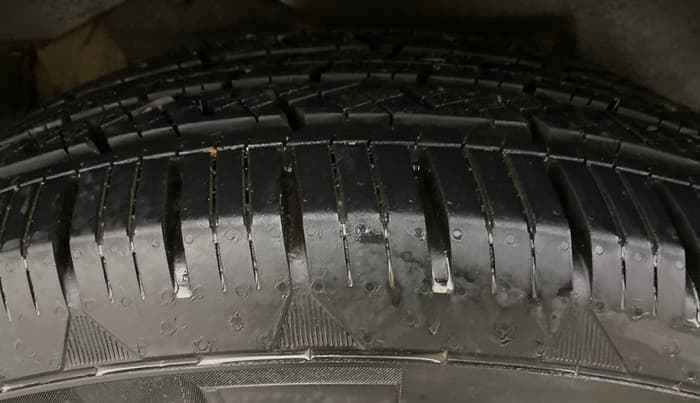 2016 Mahindra XUV500 W10 AT, Diesel, Automatic, 67,801 km, Right Rear Tyre Tread