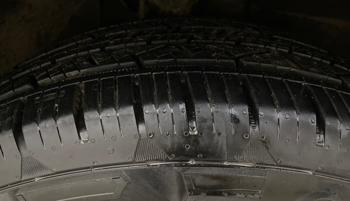 2016 Mahindra XUV500 W10 AT, Diesel, Automatic, 67,801 km, Right Front Tyre Tread