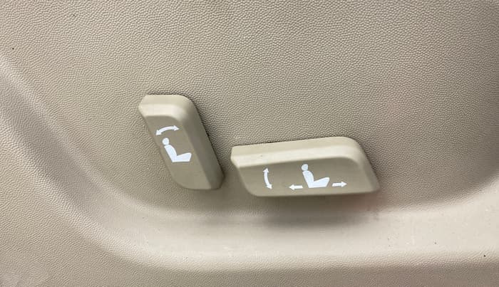 2016 Mahindra XUV500 W10 AT, Diesel, Automatic, 67,801 km, Driver Side Adjustment Panel