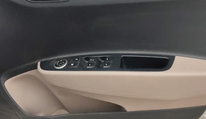 2018 Hyundai Xcent S AT 1.2, Petrol, Automatic, 41,498 km, Driver Side Door Panels Control