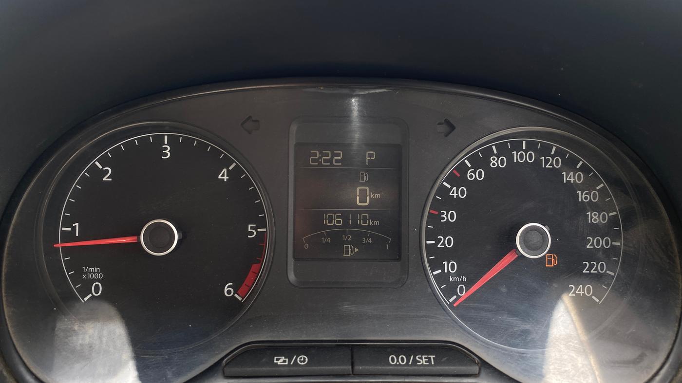 2017 Volkswagen Ameo HIGHLINE PLUS 1.5L AT 16 ALLOY, Diesel, Automatic, 1,06,109 km, Odometer Image