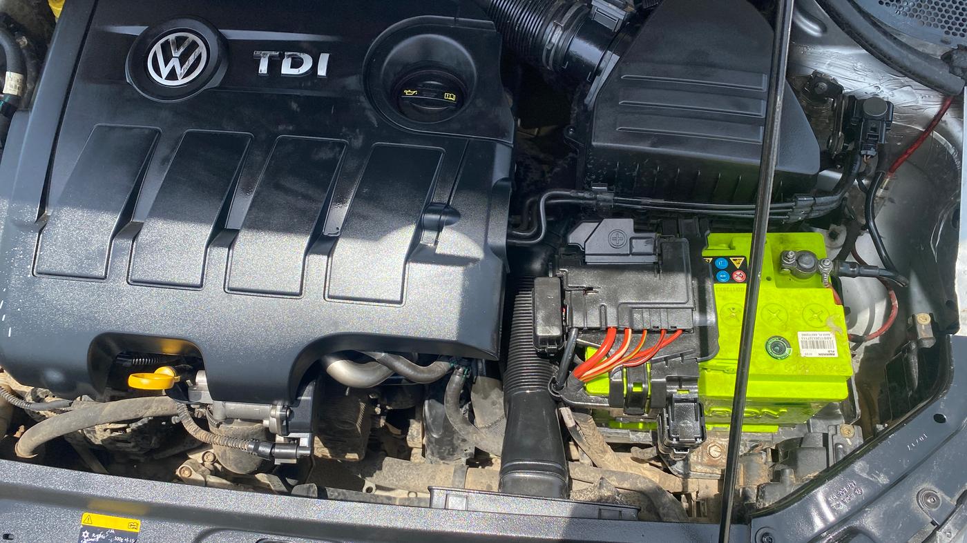 2017 Volkswagen Ameo HIGHLINE PLUS 1.5L AT 16 ALLOY, Diesel, Automatic, 1,06,109 km, Engine View - Left