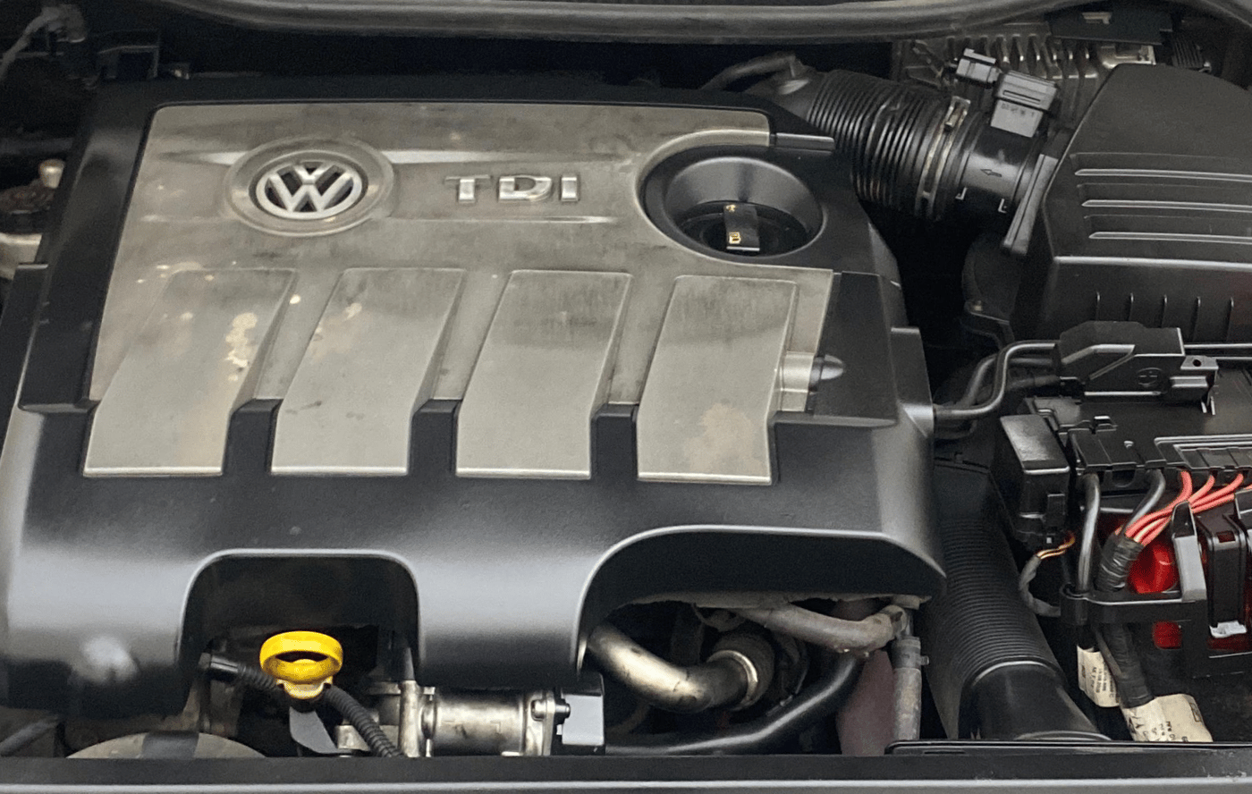 2014 Volkswagen Vento HIGHLINE DIESEL 1.6, Diesel, Manual, 1,05,013 km, Engine View