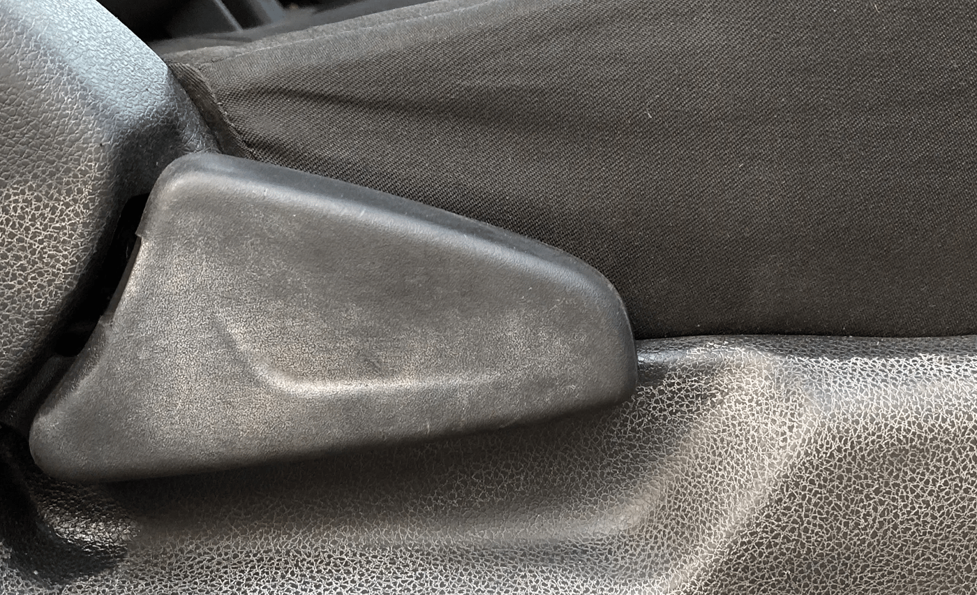 2019 Renault Kwid RXT 1.0 (O), CNG, Manual, 1,35,268 km, Driver Side Adjustment Panel