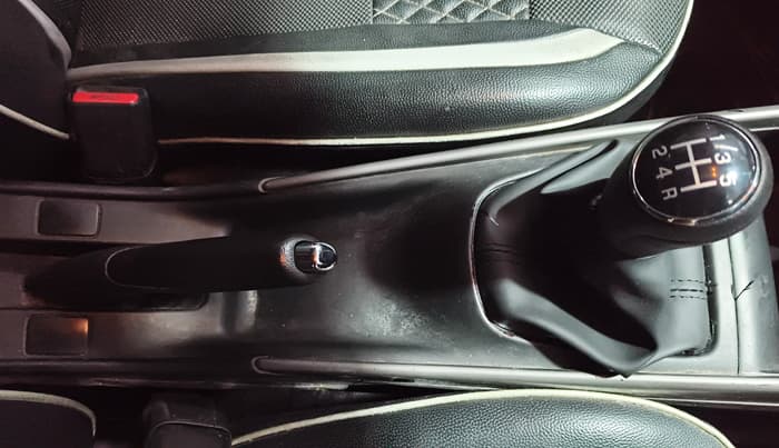2019 Maruti Baleno ZETA PETROL 1.2, Petrol, Manual, 1,09,172 km, Gear Lever