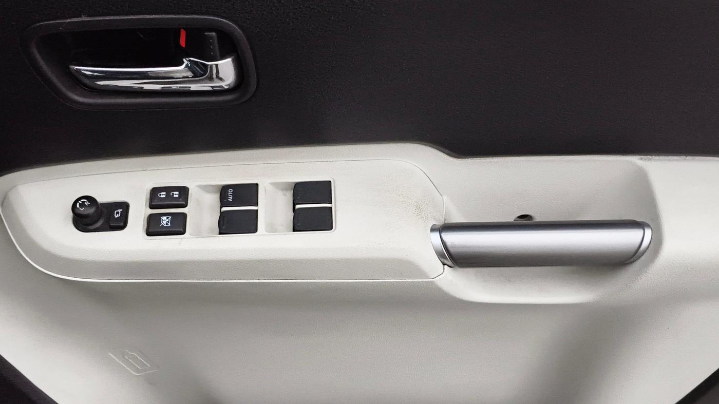 2023 Maruti IGNIS ZETA 1.2, Petrol, Manual, 44,034 km, Driver Side Door Panels Control