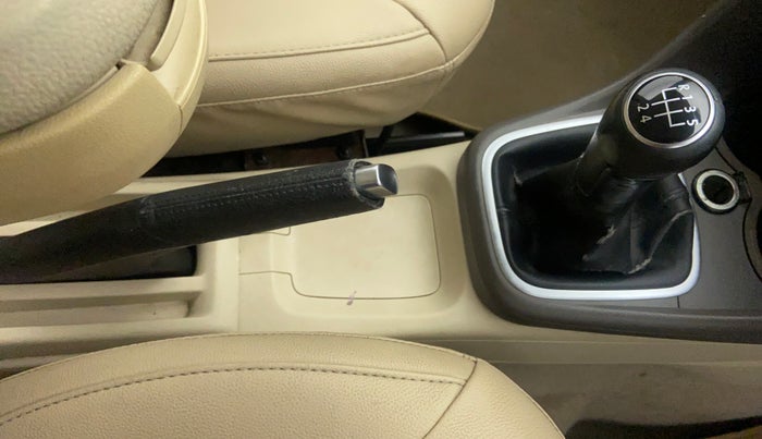 2011 Volkswagen Vento HIGHLINE PETROL, Petrol, Manual, 84,092 km, Gear Lever