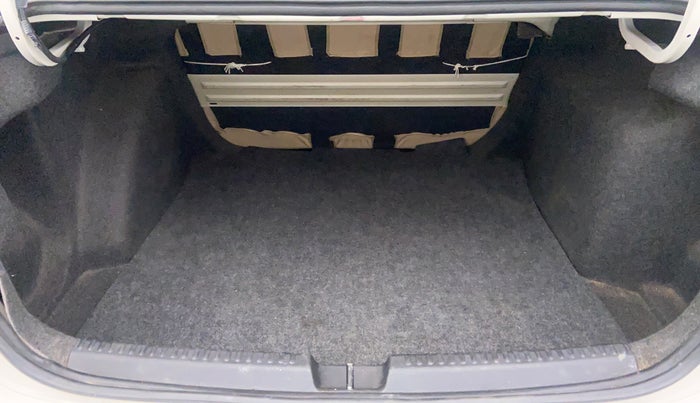 2011 Volkswagen Vento HIGHLINE PETROL, Petrol, Manual, 84,092 km, Boot Inside
