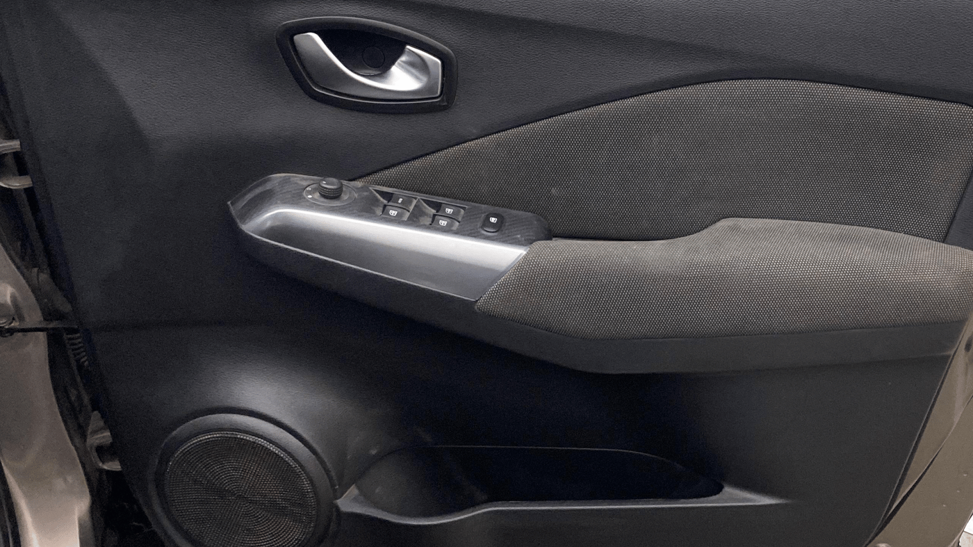 2019 Nissan Kicks XE DIESEL, Diesel, Manual, 1,18,342 km, Driver Side Door Panels Control