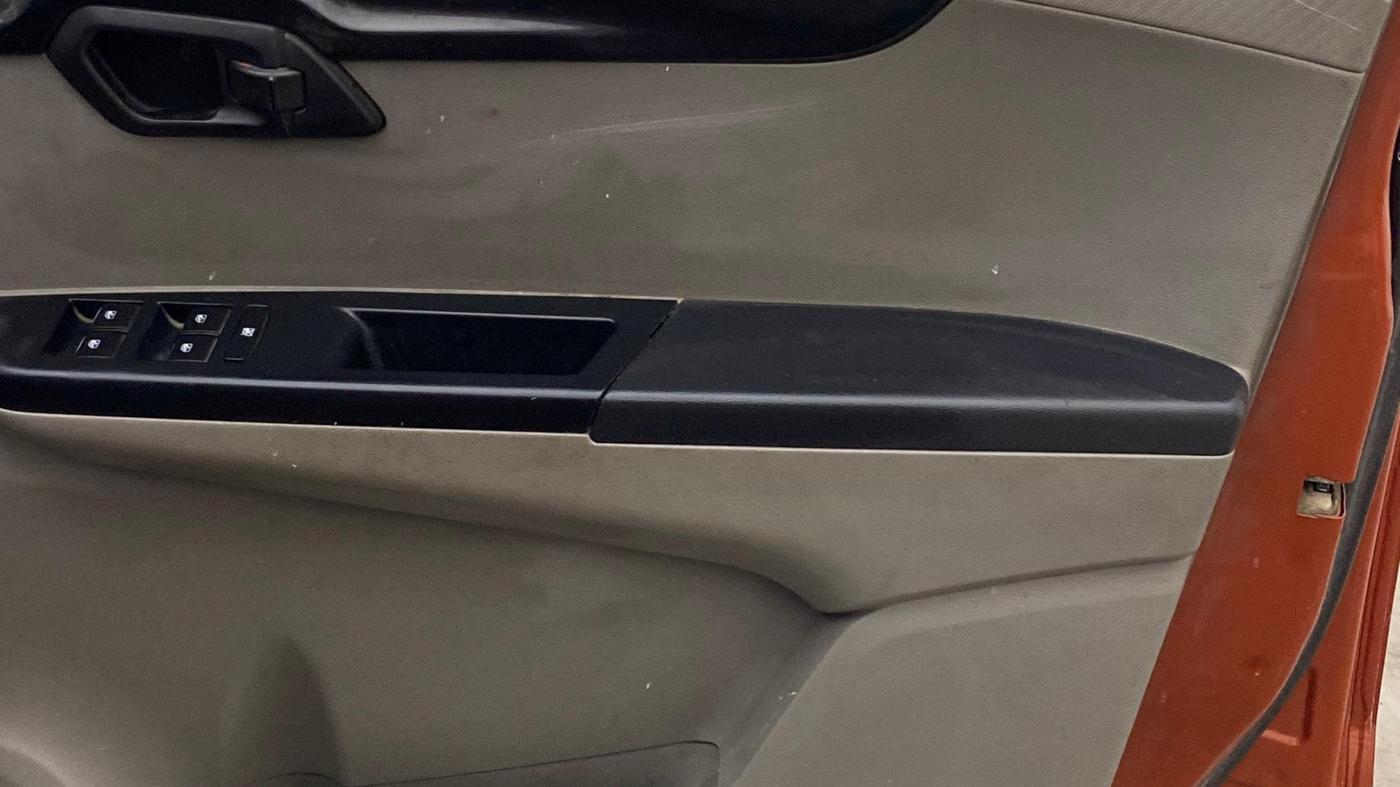 2016 Mahindra Kuv100 K4 PLUS D 6 STR, Diesel, Manual, 72,494 km, Driver Side Door Panels Control