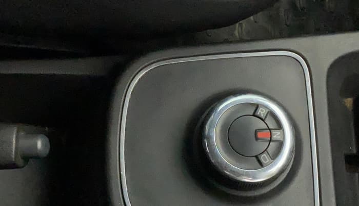 2020 Renault Kwid RXT 1.0 AMT (O), Petrol, Automatic, 28,304 km, Gear Lever