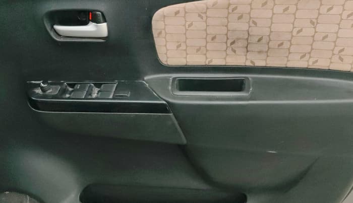 2018 Maruti Wagon R 1.0 VXI AMT, Petrol, Automatic, 49,518 km, Driver Side Door Panels Control