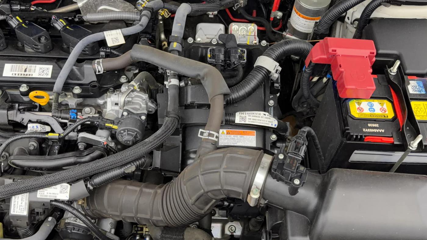 2024 Toyota URBAN CRUISER HYRYDER V HYBRID, Hybrid, Automatic, 30,657 km, Engine View - Left