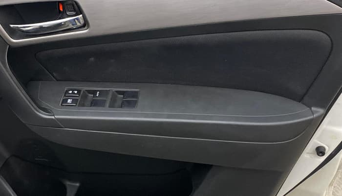 2016 Maruti Vitara Brezza ZDI PLUS, Diesel, Manual, 1,35,208 km, Driver Side Door Panels Control