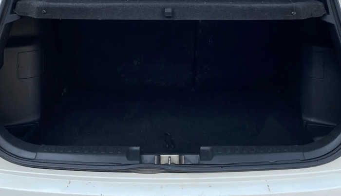 2016 Maruti Vitara Brezza VDI, Diesel, Manual, 72,279 km, Boot Inside