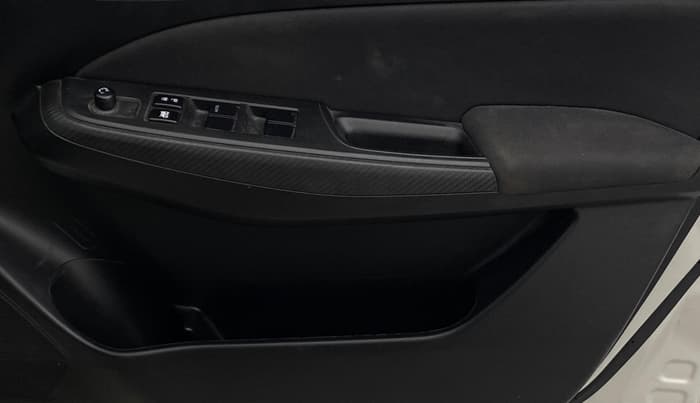 2022 Maruti Swift VXI AMT, Petrol, Automatic, 43,474 km, Driver Side Door Panels Control