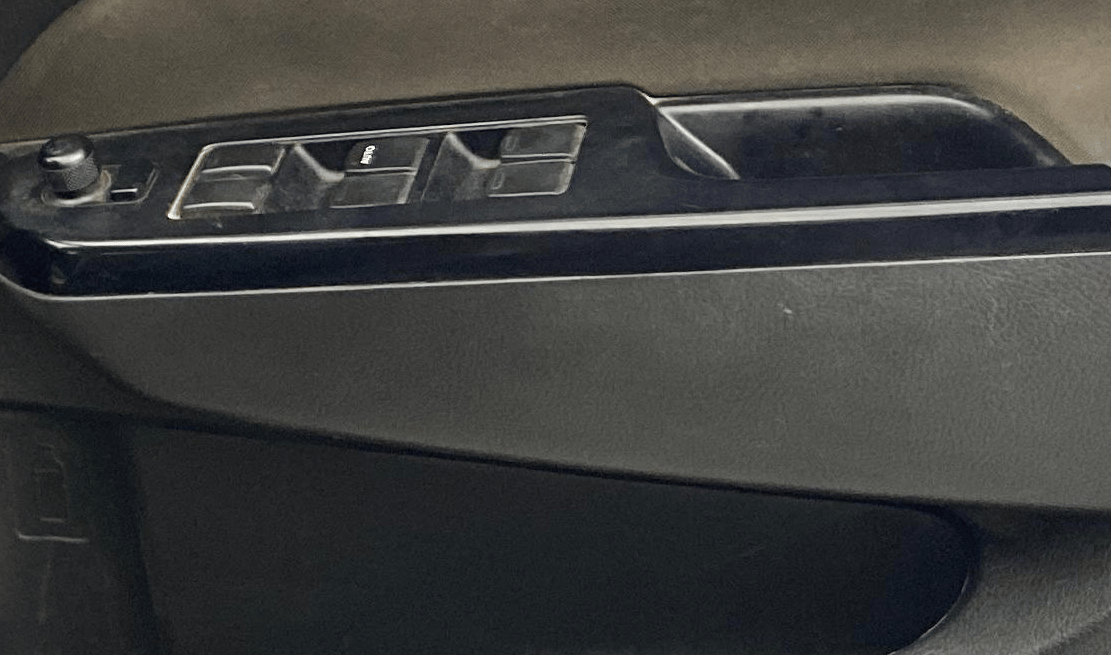2017 Maruti Swift VXI, Petrol, Manual, 64,387 km, Driver Side Door Panels Control