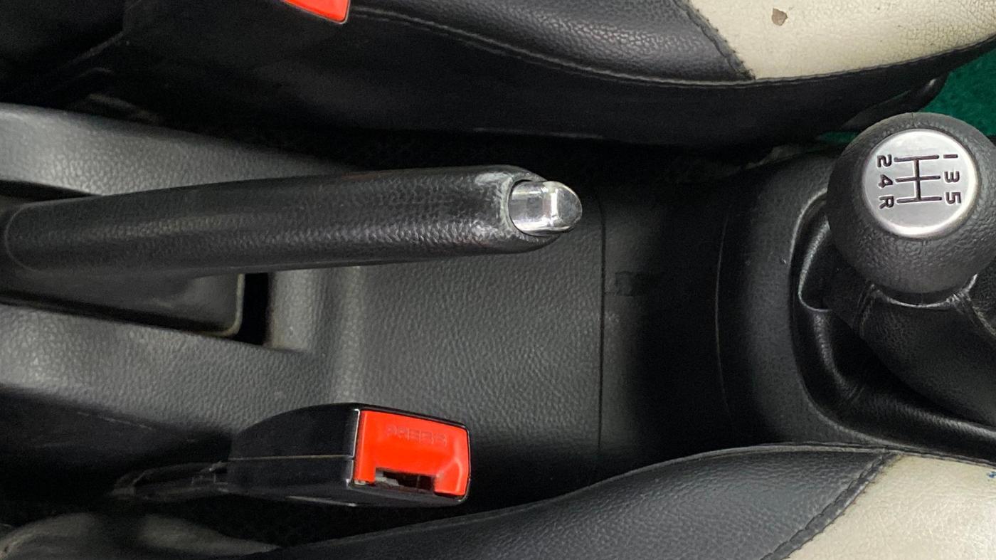 2017 Maruti Swift VXI, Petrol, Manual, 64,387 km, Gear Lever
