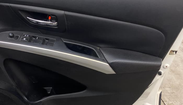 2016 Maruti S Cross ALPHA 1.3, Diesel, Manual, 1,27,663 km, Driver Side Door Panels Control