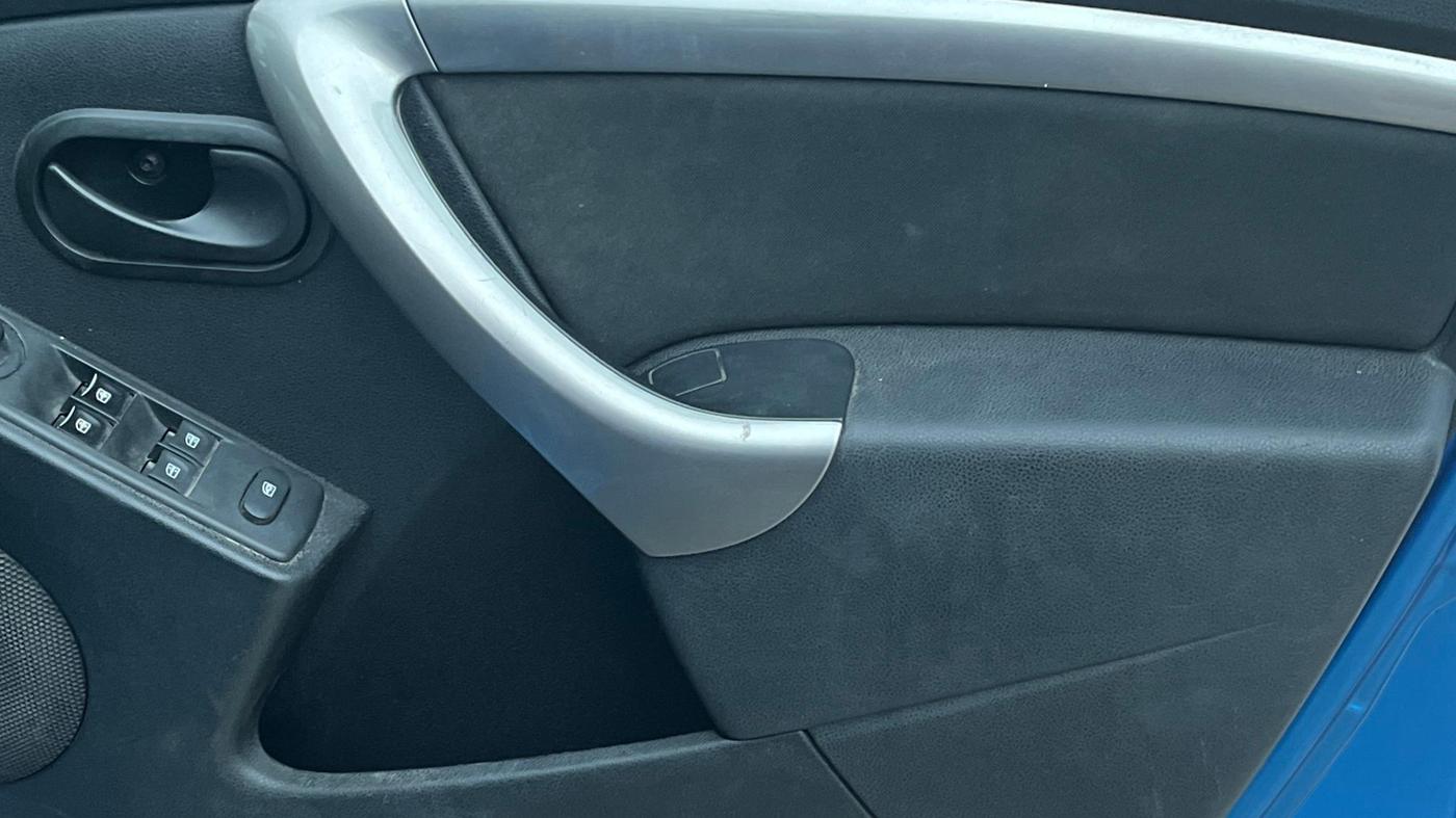2019 Renault Duster RXS OPT CVT, Petrol, Automatic, 1,00,852 km, Driver Side Door Panels Control