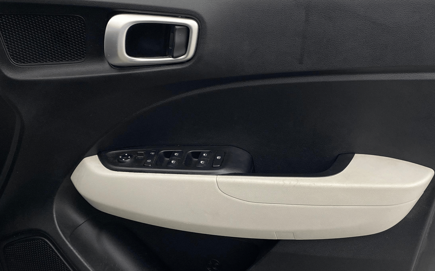 2025 Hyundai VENUE S(O) 1.2, Petrol, Manual, 13,584 km, Driver Side Door Panels Control