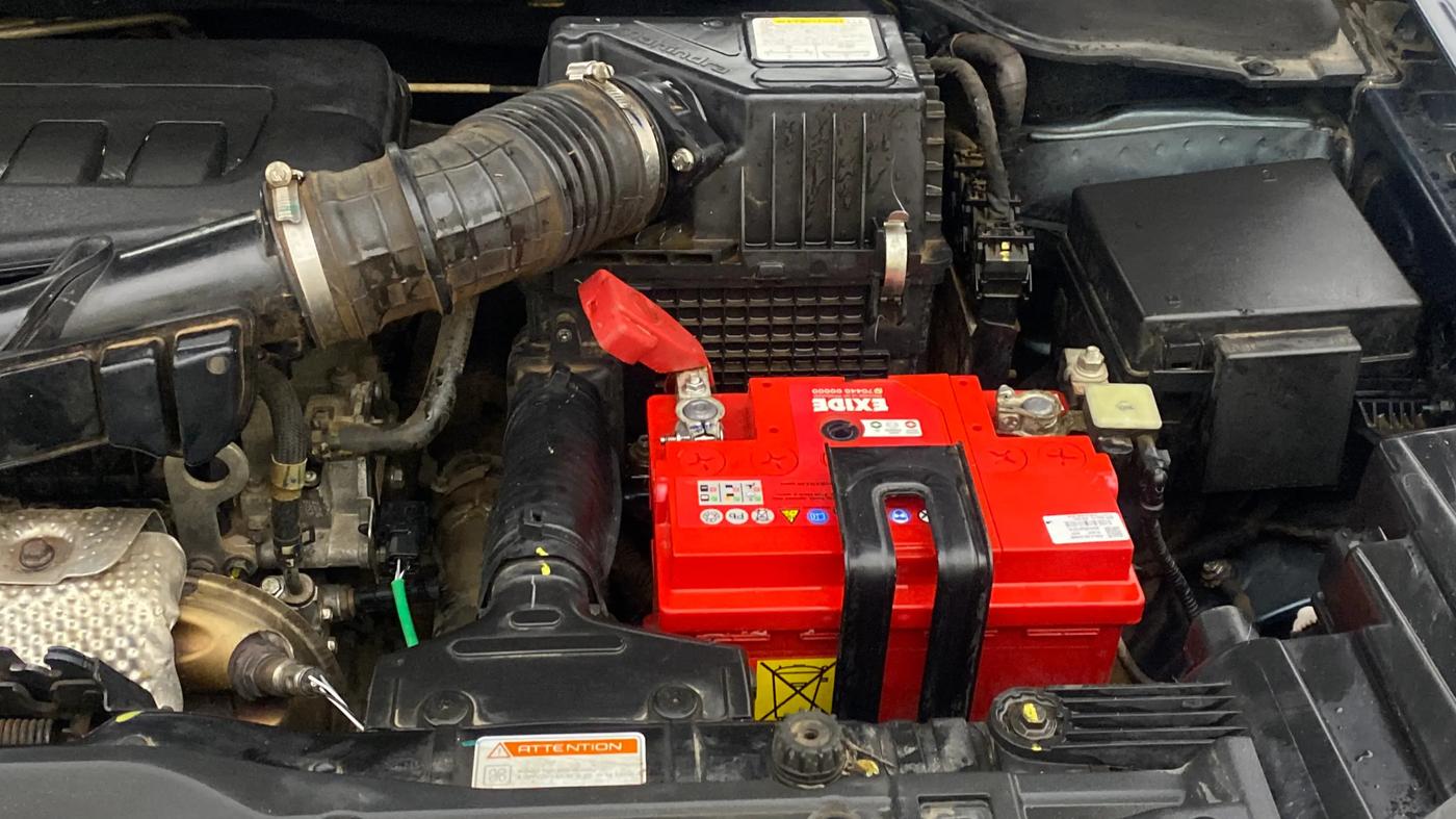 2022 Mahindra XUV300 W8(O) TURBO GDI, Petrol, Manual, 62,530 km, Engine View - Left