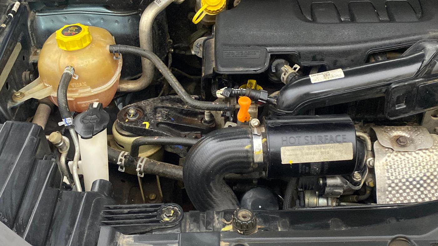 2022 Mahindra XUV300 W8(O) TURBO GDI, Petrol, Manual, 62,530 km, Engine View - Right