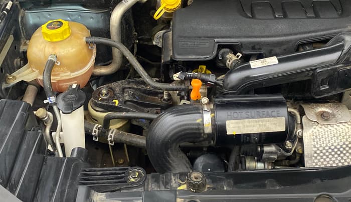 2022 Mahindra XUV300 W8(O) TURBO GDI, Petrol, Manual, 62,462 km, Engine View - Right