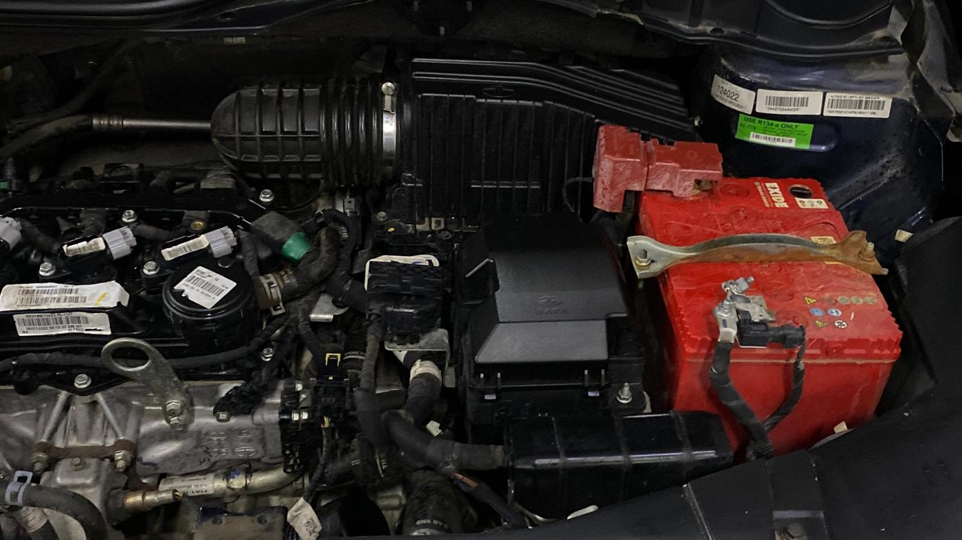 2022 Tata ALTROZ XZA, Petrol, Automatic, 49,557 km, Engine View - Left