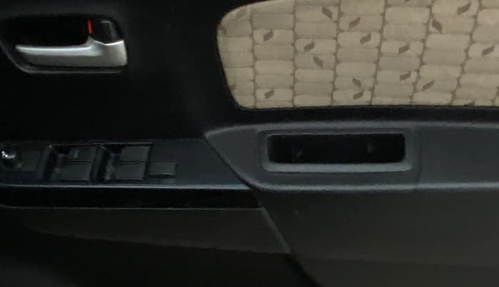 2017 Maruti Wagon R 1.0 VXI, Petrol, Manual, 93,278 km, Driver Side Door Panels Control