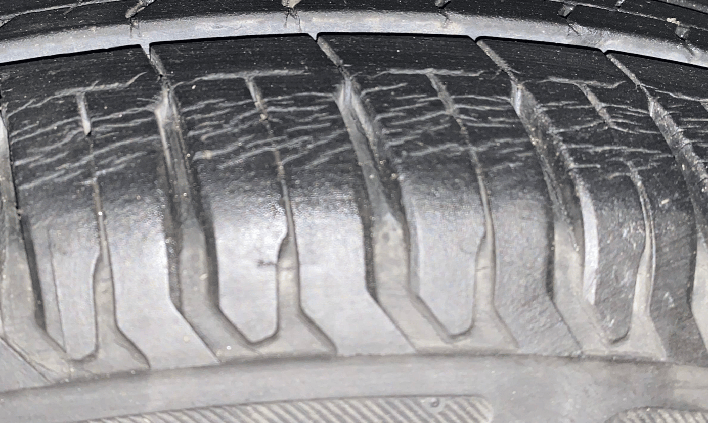 2018 Maruti Dzire ZXI, Petrol, Manual, 10,453 km, Left Front Tyre Tread