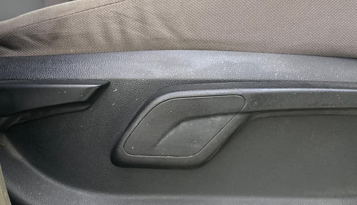 2017 Mahindra Kuv100 K6 6 STR, Petrol, Manual, 27,814 km, Driver Side Adjustment Panel