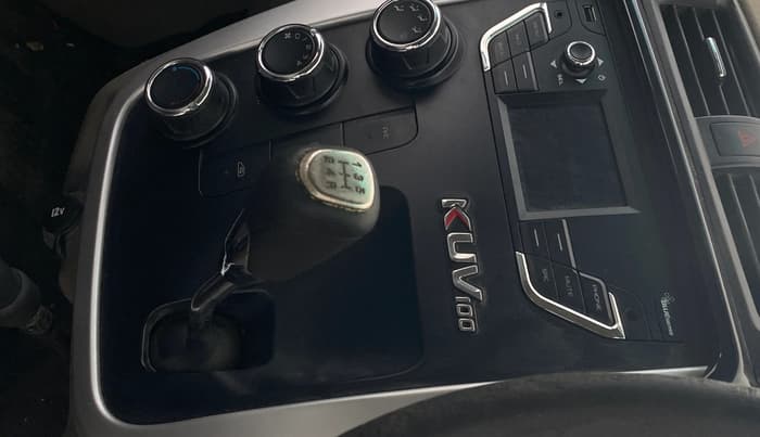2017 Mahindra Kuv100 K6 6 STR, Petrol, Manual, 27,814 km, Gear Lever