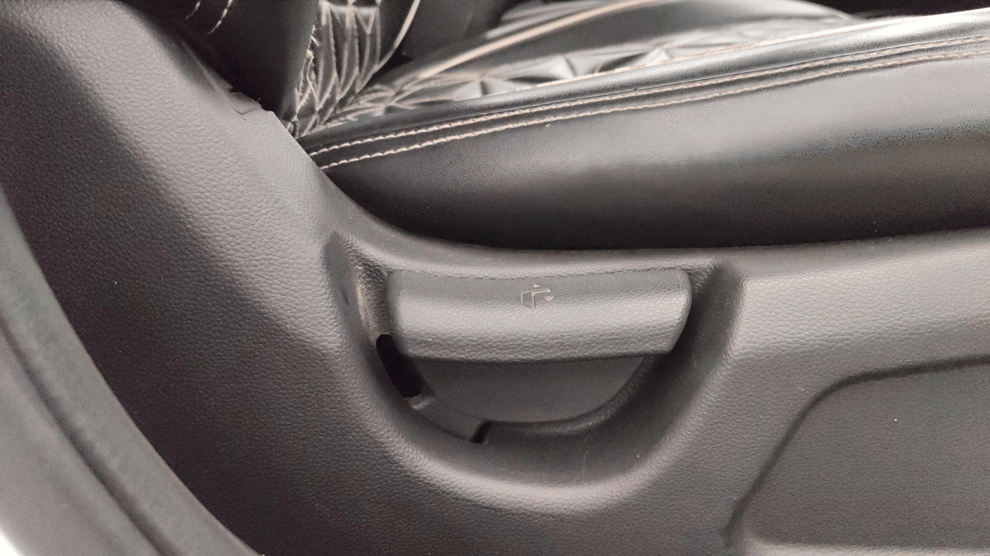 2019 Hyundai Elite i20 MAGNA PLUS 1.2, Petrol, Manual, 61,167 km, Driver Side Adjustment Panel